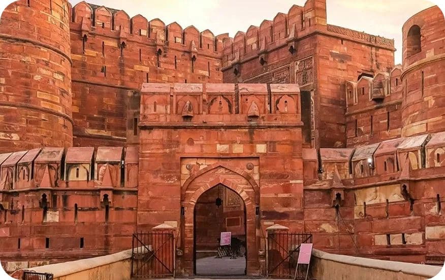 Same-day Agra vs an overnight stay