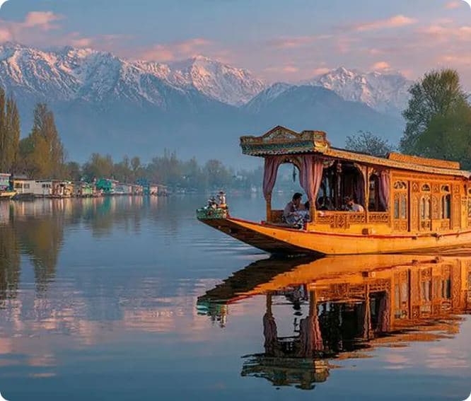 Srinagar Travel Guide: Dal Lake, Houseboats and the Old City